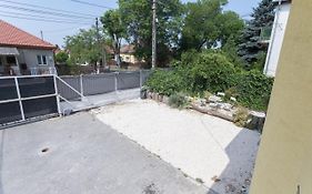 Hi-Bp Garden City Batsanyi Tiny House Near The City Train With Free Parking